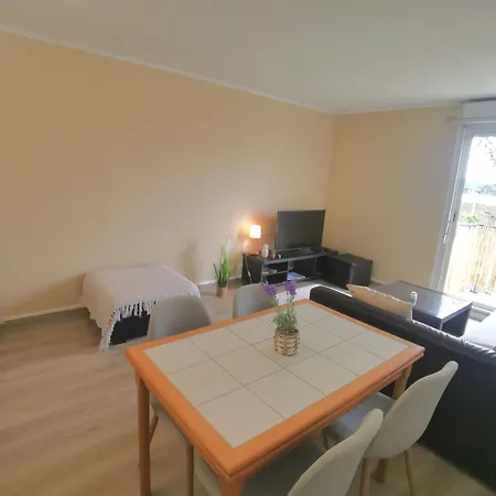 - Centre-ville, Terrasse, Au Calme - Agreable, Confort - 4pers